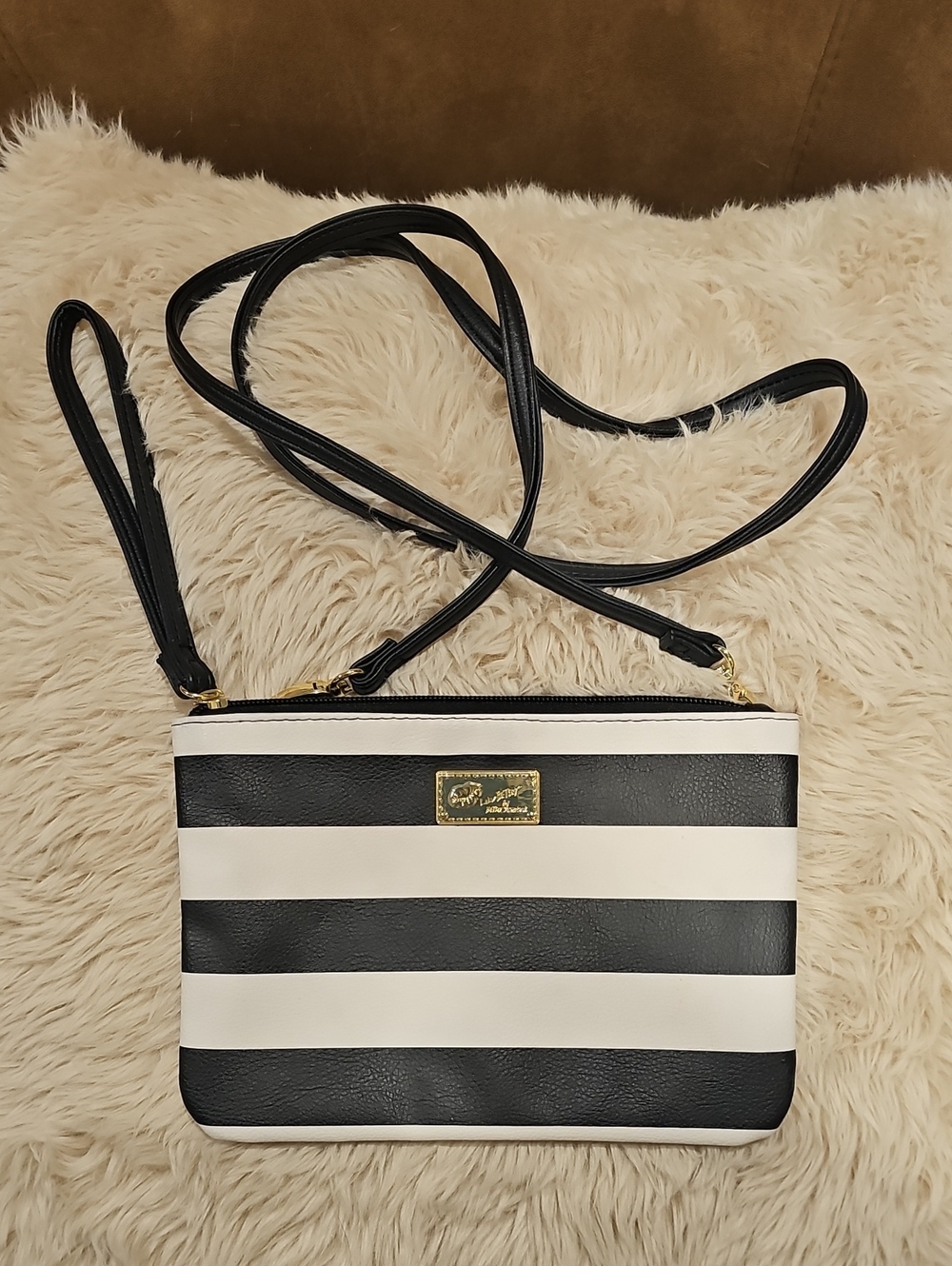 Betsey Johnson Luv Betsey Wristlet W/Crossbody NWOT
